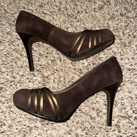 Chestnut heels by Fergie! - Picture 2 of 5
